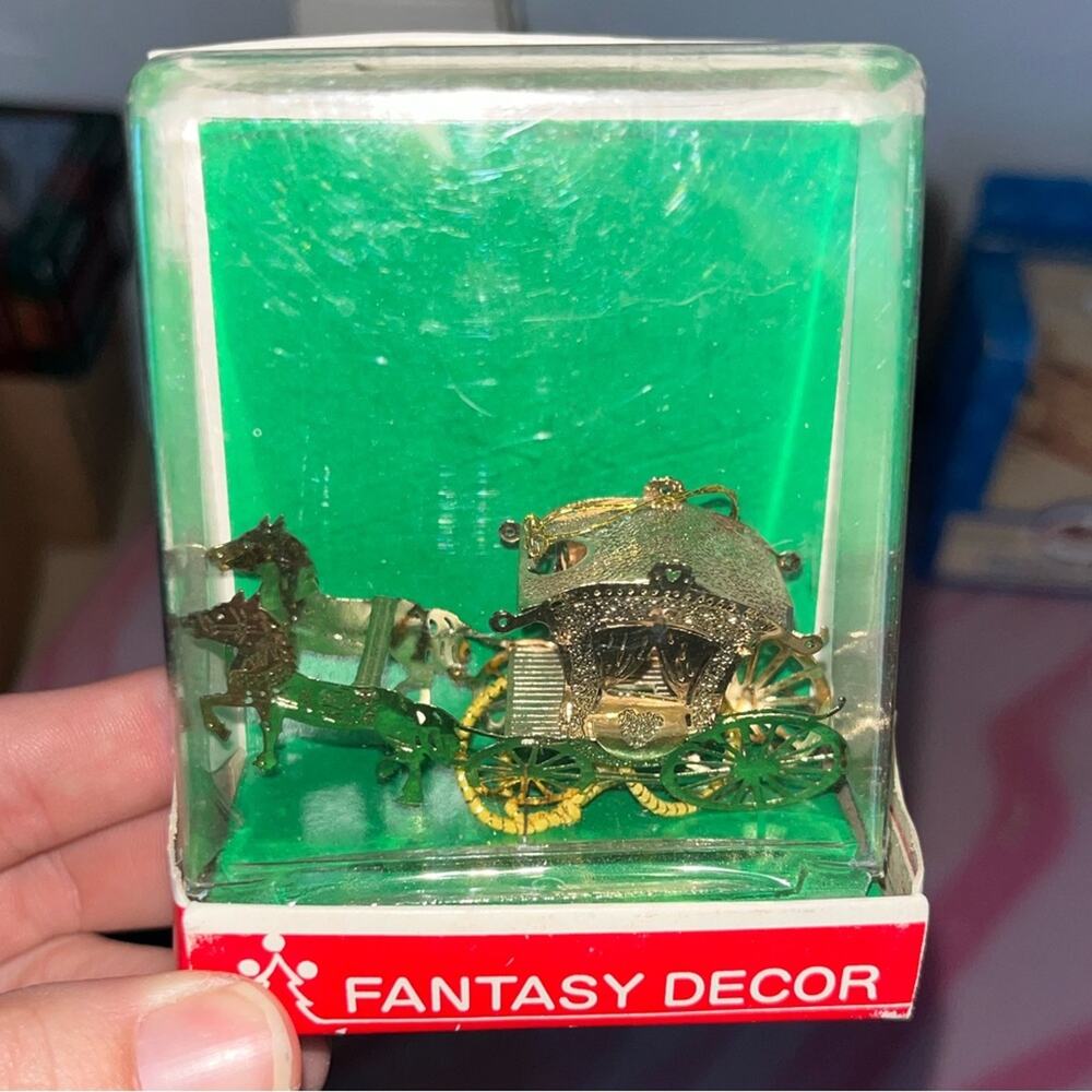 Fantasy Decor Christmas Ornament Gold Horse & Carriage